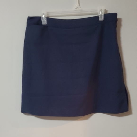 2 Golf skorts.  1st one is a Gordon Cooper 2nd one is Cutter & Buck. - Picture 1 of 2